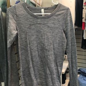 lulu lemon long sleeve athletic top
